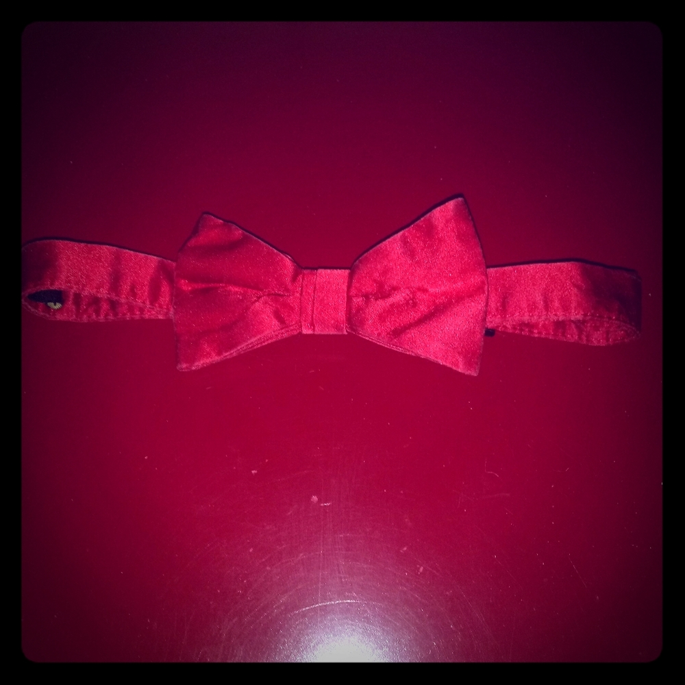 Red bow tie clip on